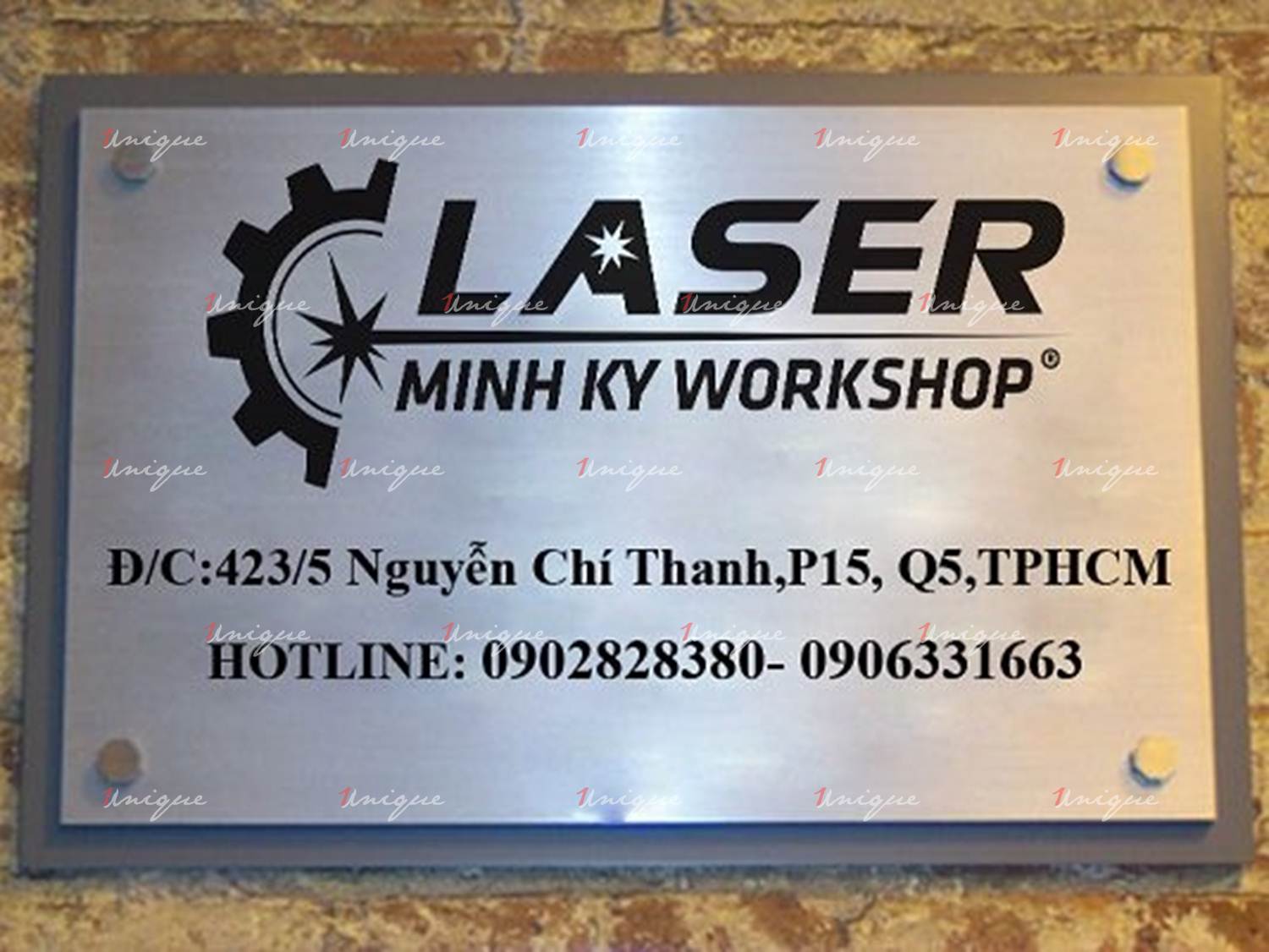 Biển hiệu kim loại ăn mòn