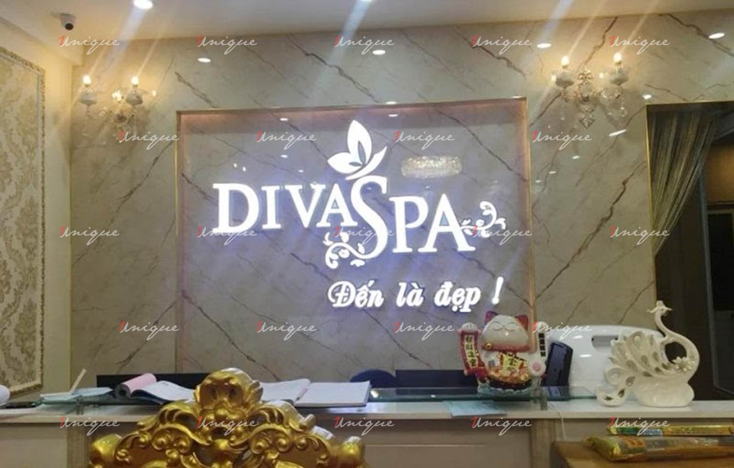 Biển hiệu kính cường lực